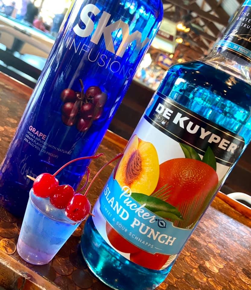 Boathouse At 33 Drinks Beach Island Resort Marina