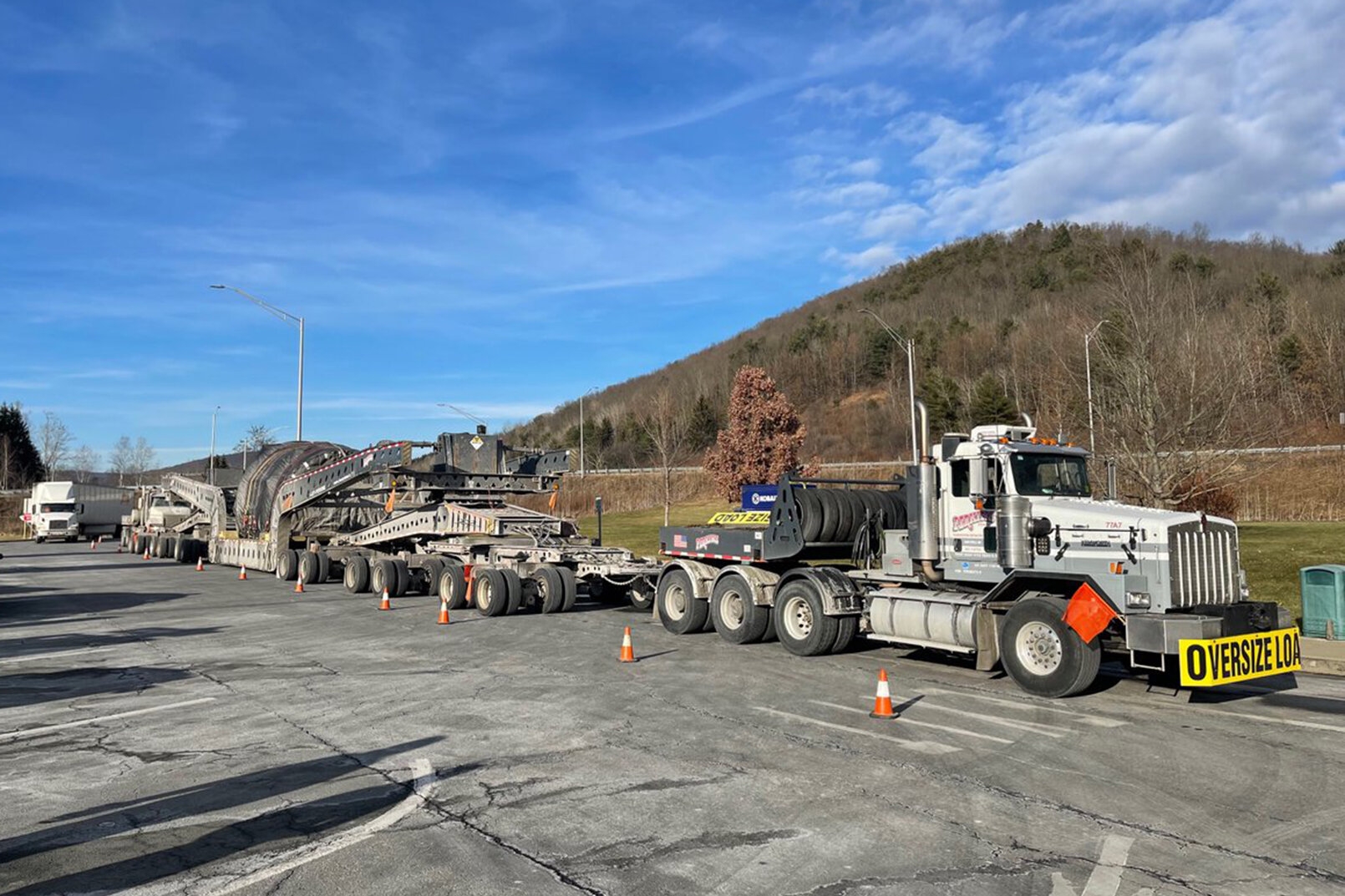 Superload Lumbers Across Pennsylvania As Big As Two Whales The New York Times