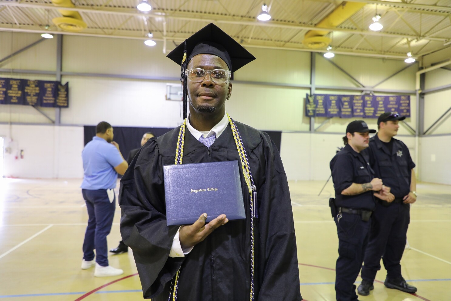What It s Like To Graduate From College While Inside An Illinois Prison Chicago Sun Times