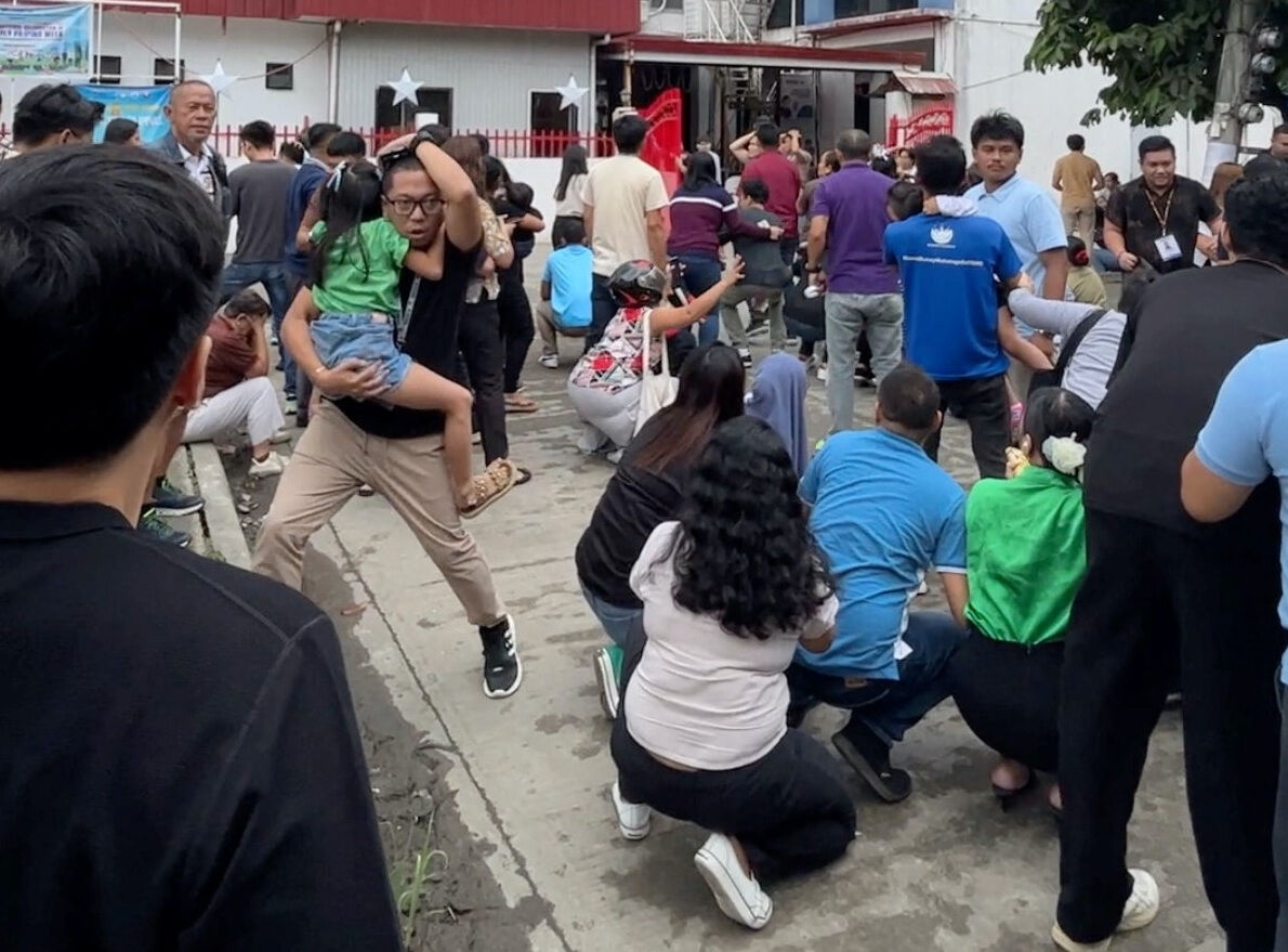 2 Powerful Quakes Strike Off Southern Philippines Killing At Least 7 People World Smdailyjournal